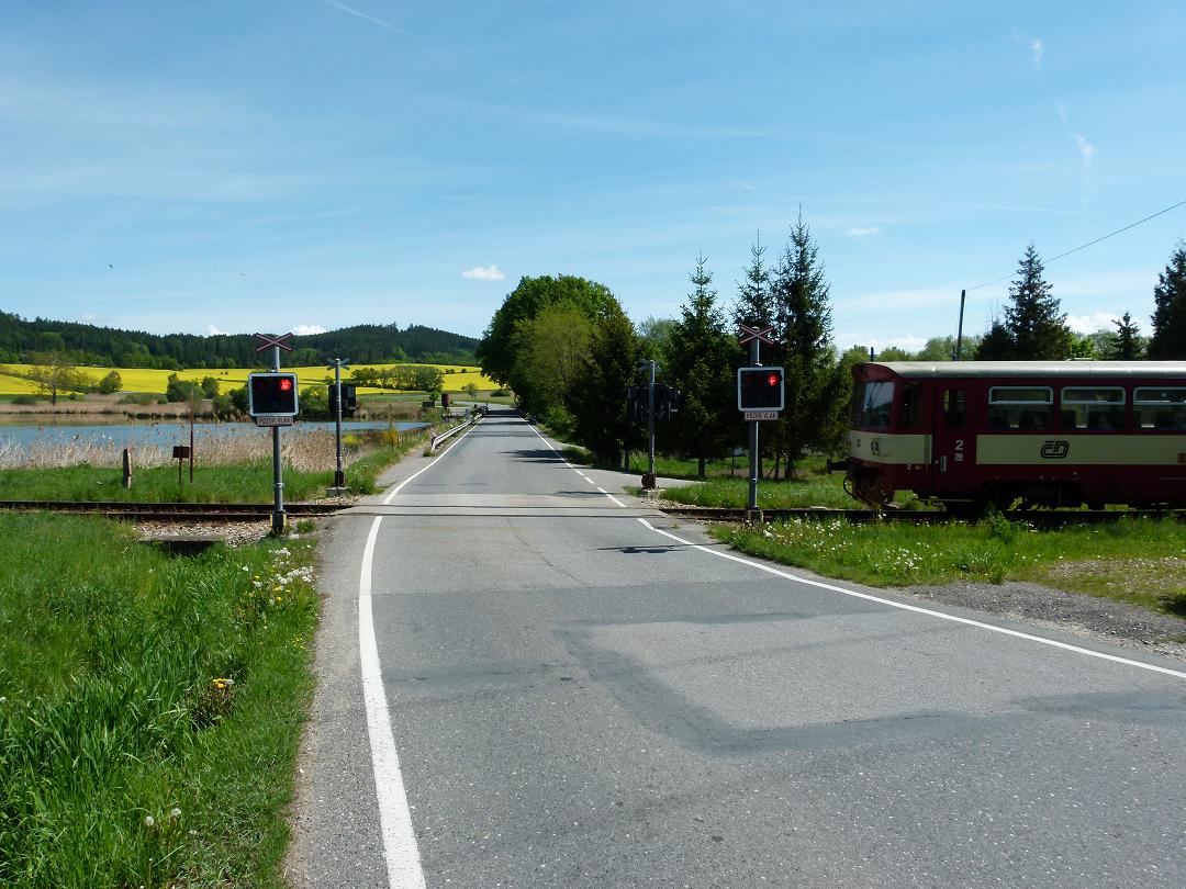 zeleznicni-prejezd-bez-zavor.jpg