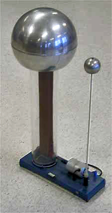 Van_de_graaff_generator_sm.jpg