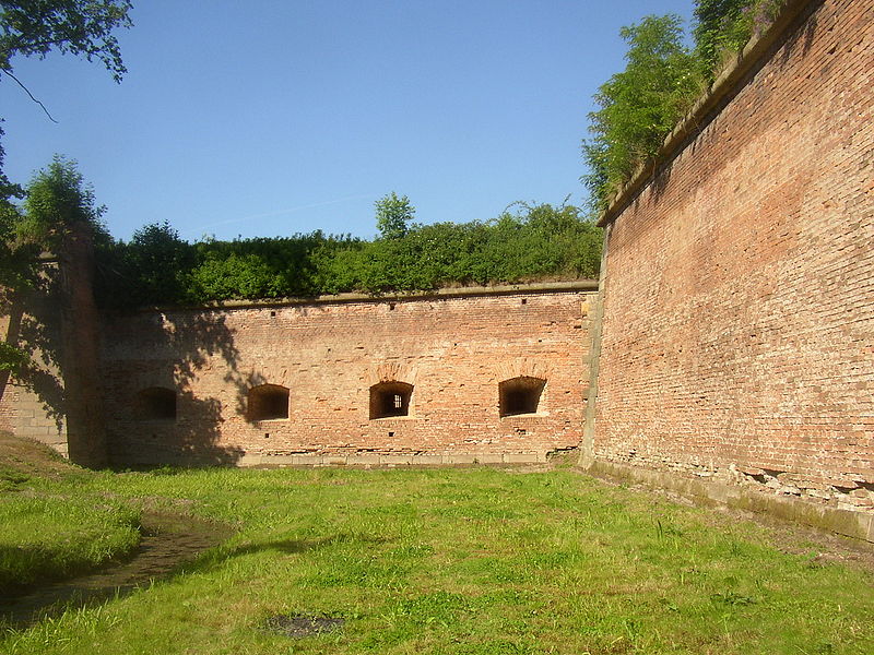 800px-Terezin_CZ_fortification_artillery_casemates_032.jpg