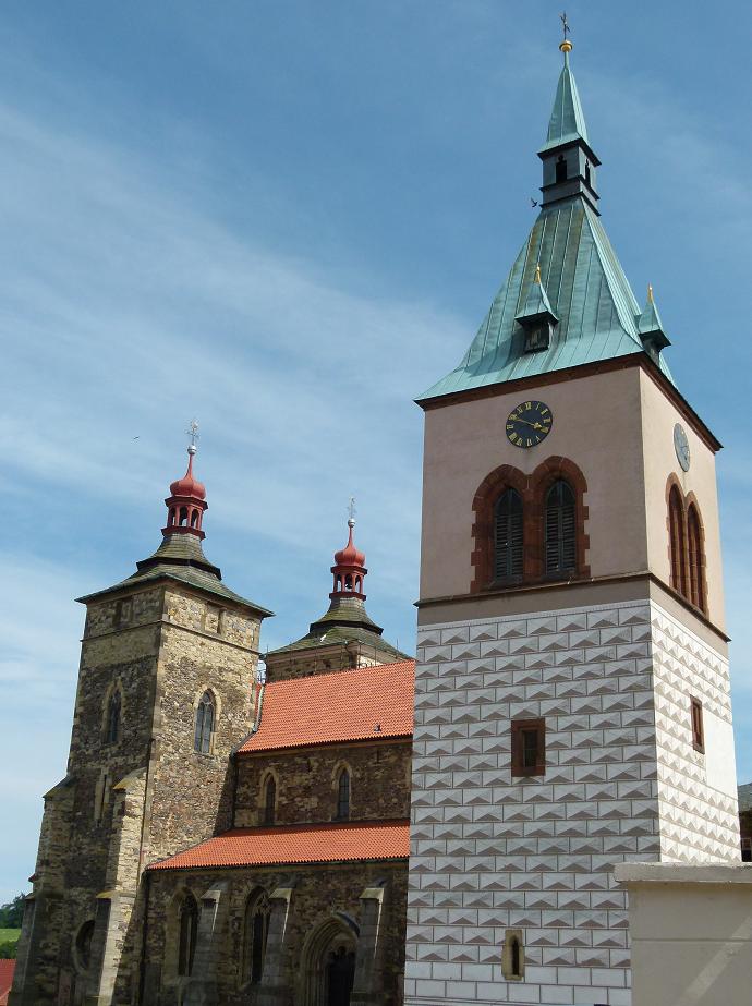 kourim-12-kostel-a-zvonice.jpg