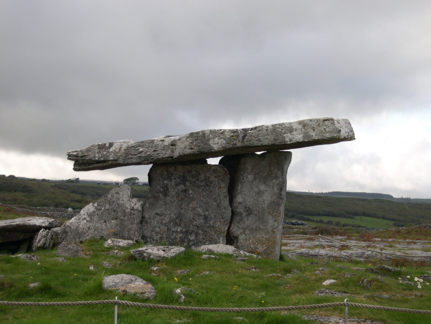 149-poulnabrone-dolmen-irsko.jpg